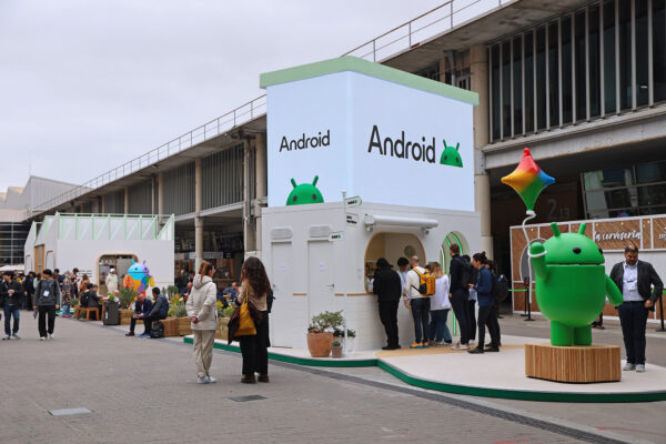 Photo of Info Kiosk and Gemini exhibition structures, with model of Android Bot, for Android Avenue at Mobile World Congress 2025