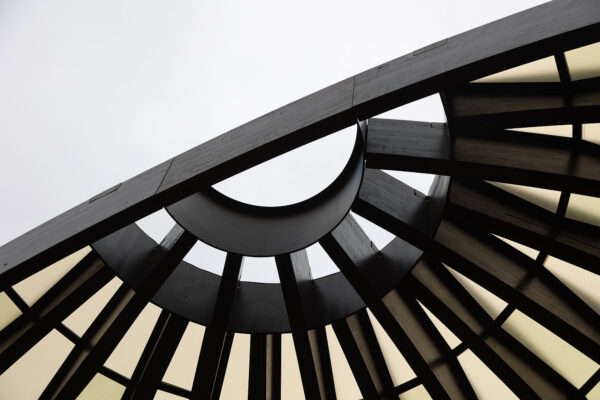 Photo of metal keystone in roofing in Serpentine Pavilion 2025